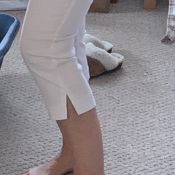 White capris. Pull on, perfectly white! Reitman’s - Picture 8 of 9